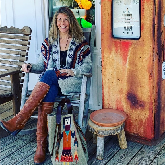 Meet your Posher, Monique - Picture 1 of 4